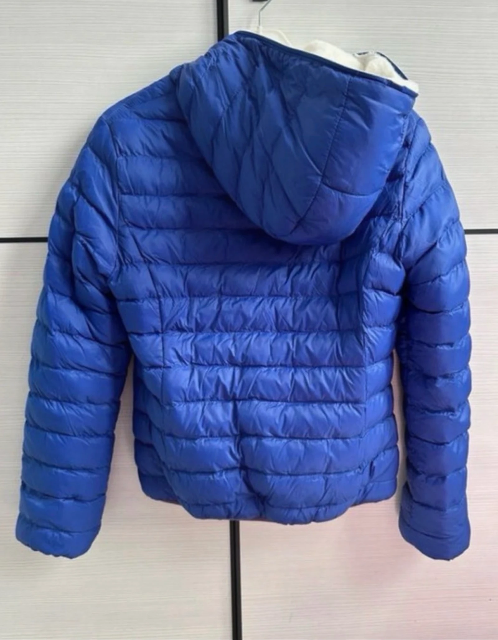 Jaqueta acolchoada reversível azul e pelo branco G – photo 7